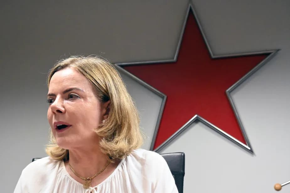 Gleisi Hoffmann defende cassação de Eduardo Bolsonaro por “traição à pátria”
