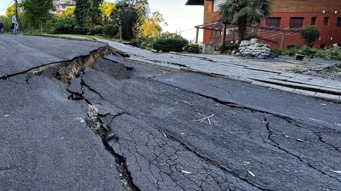Gramado decreta estado de calamidade após fortes chuvas e rachaduras nas ruas