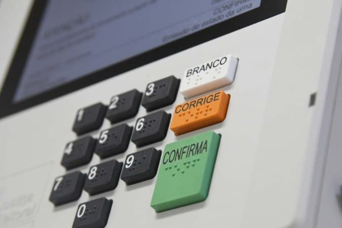 TSE inicia testes de segurança da urna eletrônica