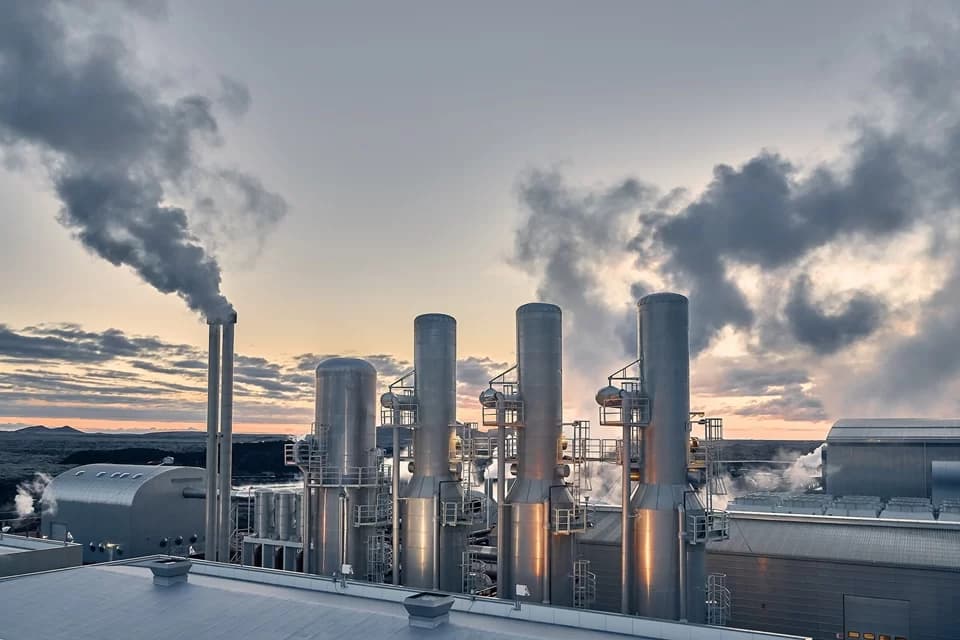 Islândia começa a construir barreiras em estação de energia