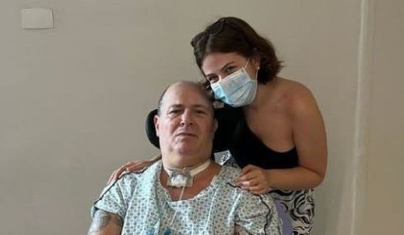 Mingau, do Ultraje a Rigor, ganha cadeira de rodas após 3 meses de ter sido baleado