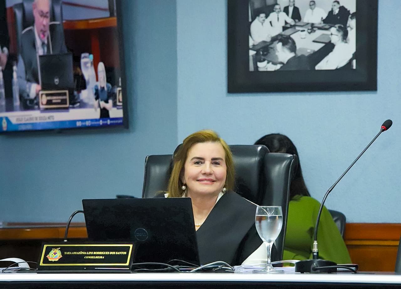 Primeira sessão como Presidente do TCE, Yara Lins analisa contas de Simão Peixoto