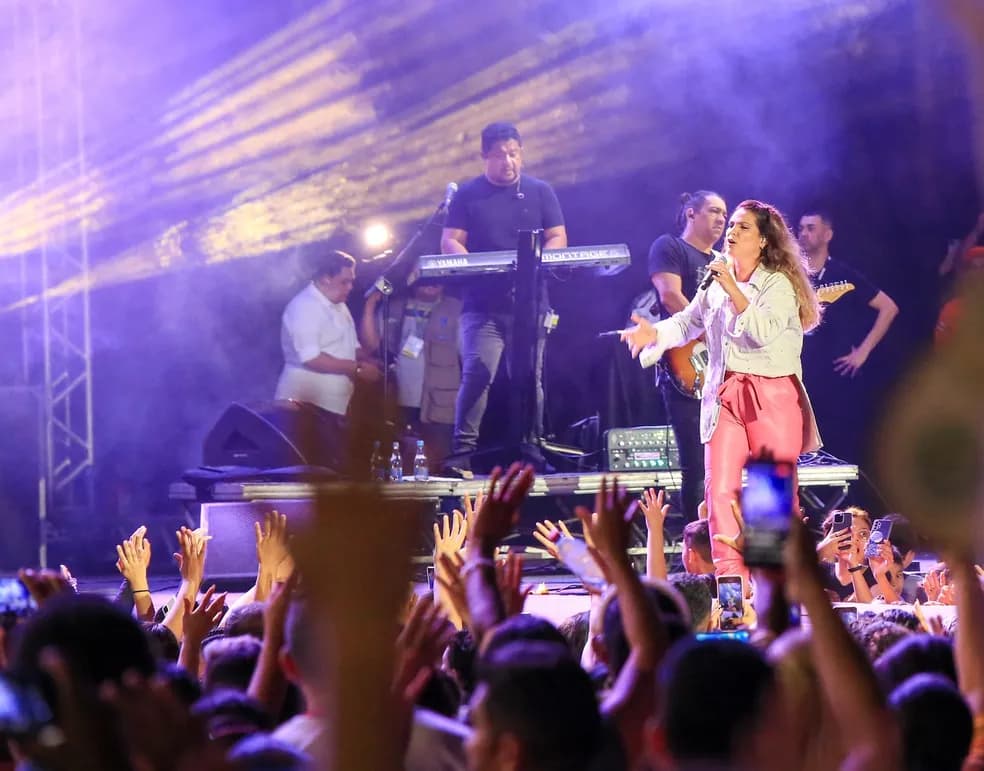 David Almeida sanciona lei que institui Réveillon Gospel em Manaus