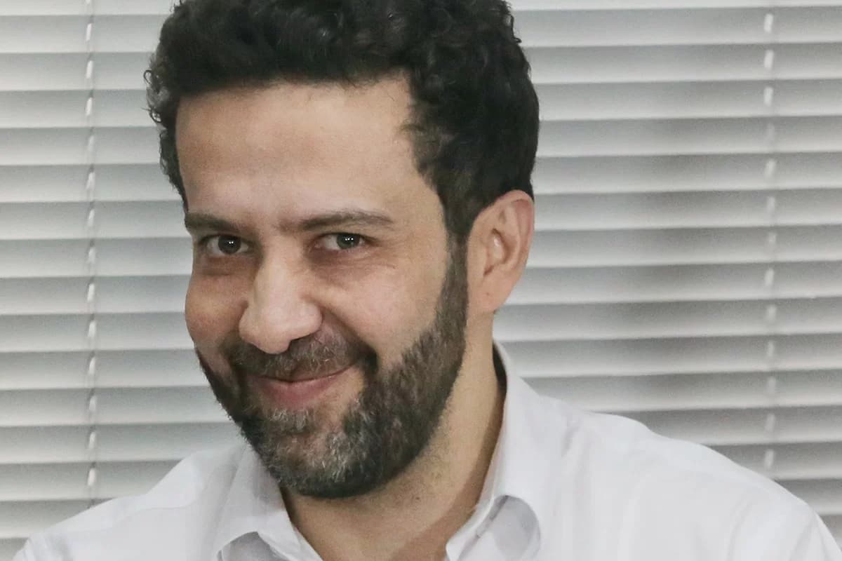 Janones diz que avisou sobre prisão de Zambelli e faz nova previsão: “Bolsonaro, você vai ser preso”