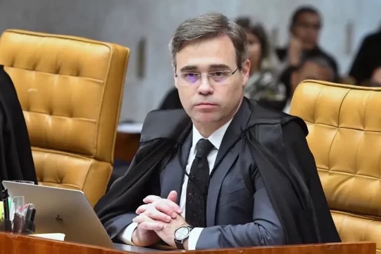 Mendonça diz que salário do STF garante ‘condição média’ de vida