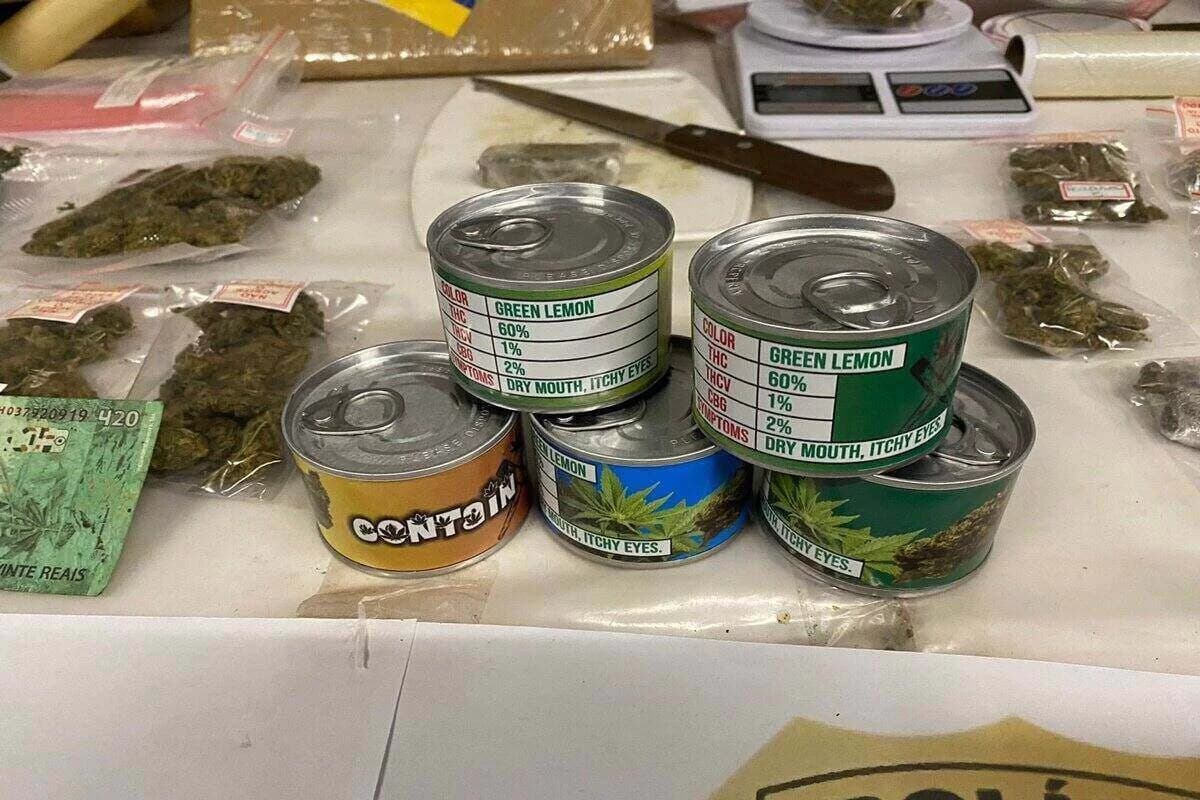 Homem é preso após vender maconha ‘enlatada’ e com lacre de segurança