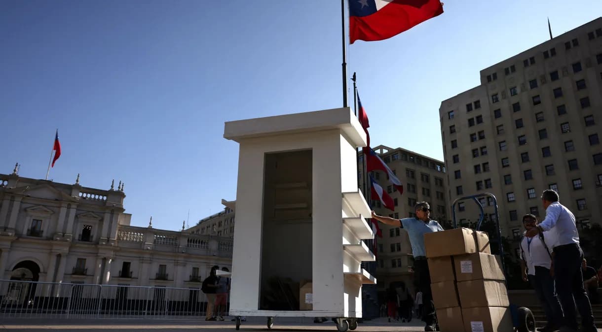 Chile vota hoje em plebiscito para substituir Constituição da era Pinochet