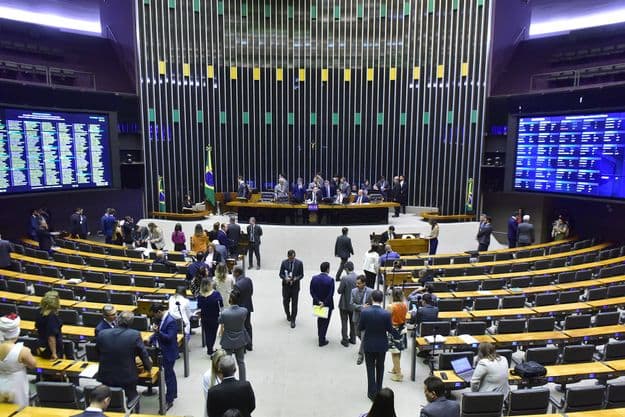 Congresso aprova texto-base da LDO de 2024 com meta de déficit zero