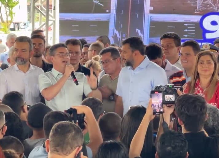 &#8220;Quando os políticos brigam, quem sofre é o povo&#8221;, diz David em dia de reencontro com Wilson