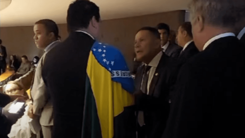 VÍDEO: Deputado Gilvan discute com Mourão no plenário da Câmara