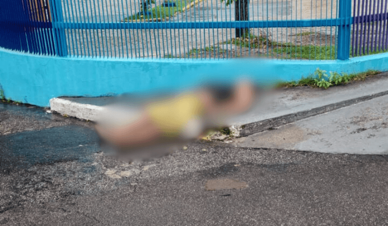 Corpo de homem é encontrado jogado em frente à Semed em Manaus