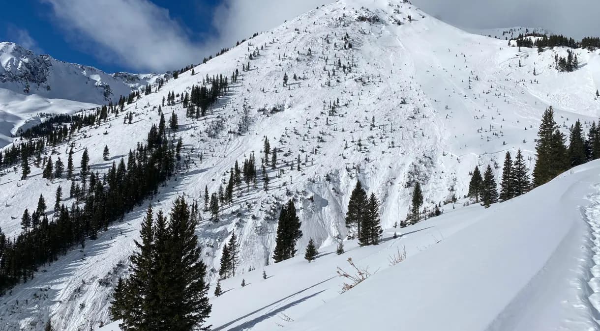 Uma pessoa morreu e outra ficou ferida após avalanche nos EUA