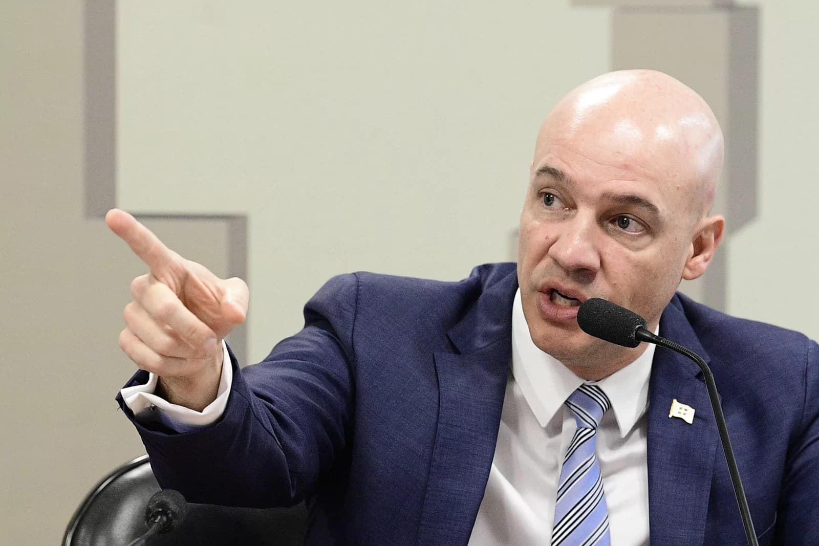 Lula decide exonerar 02 da Abin, dizem interlocutores