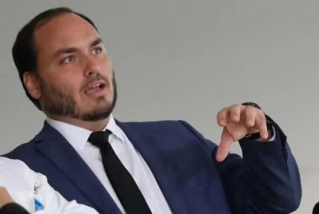 Carlos é internado após prisão domiciliar de Jair Bolsonaro