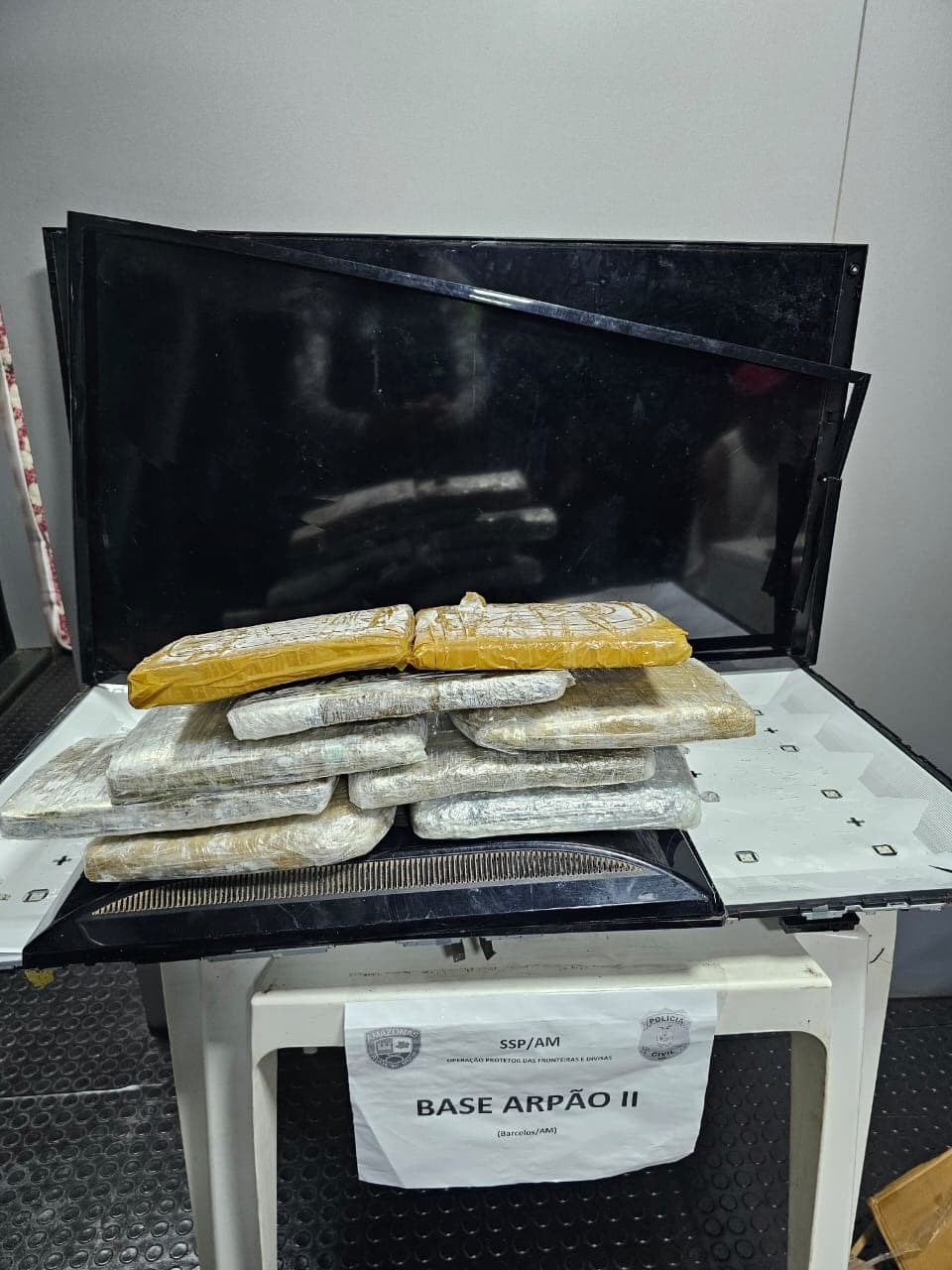 Polícia apreende 12kg de maconha em embarcações, no interior do AM