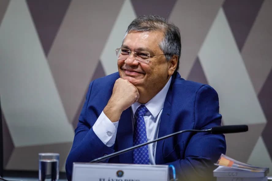 Flávio Dino envia à PGR lista de possíveis irregularidades do orçamento secreto