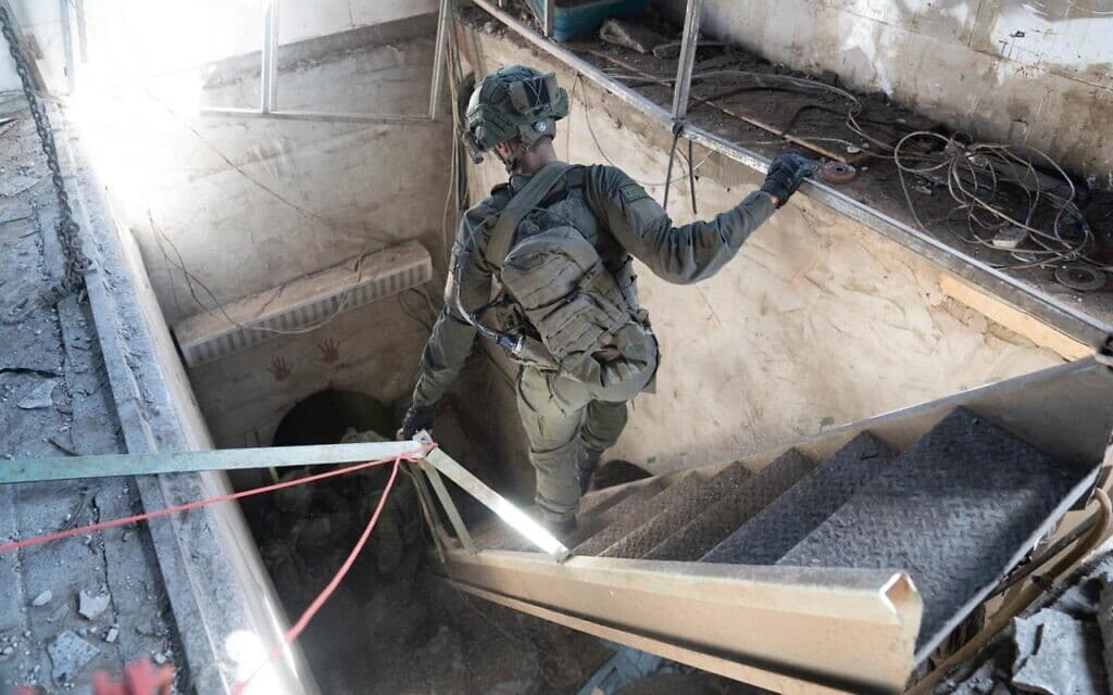 VÍDEO: Israel divulga imagens de túnel em Gaza que manteve 20 reféns desde o início da guerra