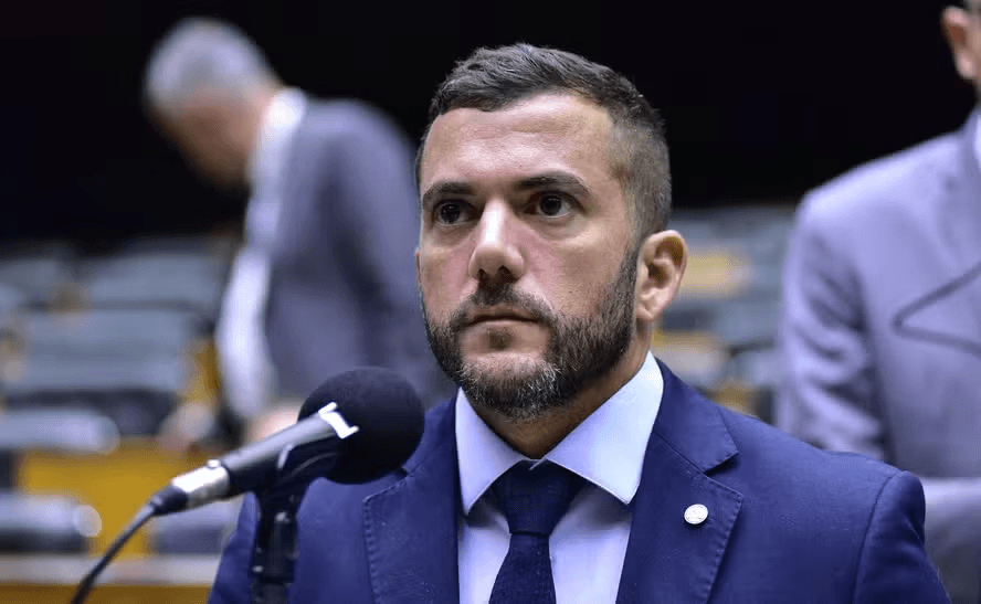 Deputado Carlos Jordy é alvo da Operação Lesa Pátria no Rio de Janeiro