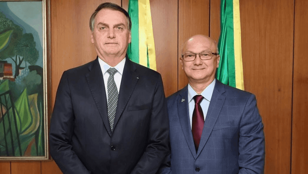 Em Live, Bolsonaro cita Coronel Menezes como fonte de informações no Amazonas