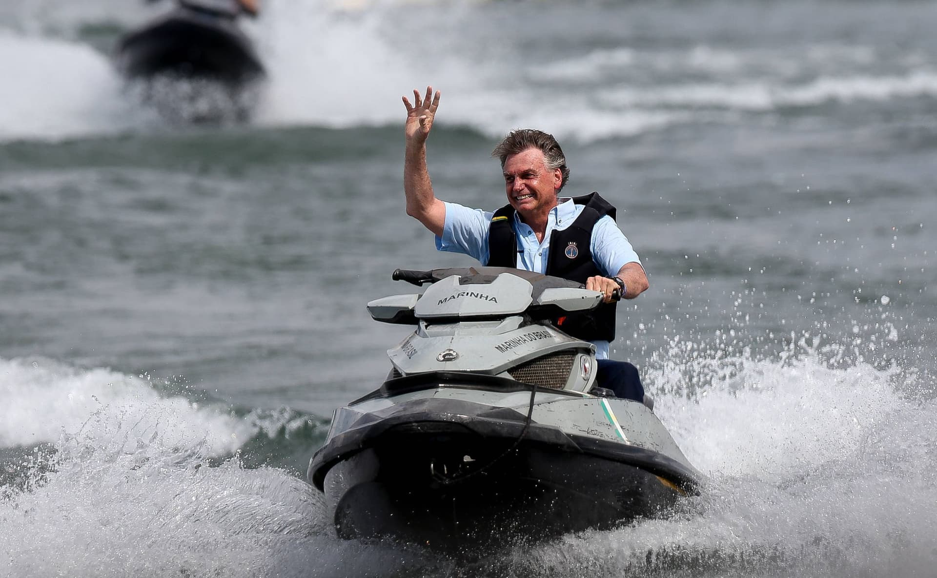 PF intima Bolsonaro a depor sobre suposta “importunação” a baleia jubarte