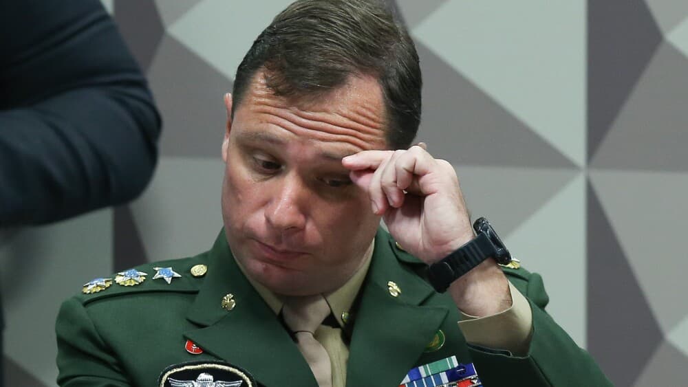 Mauro Cid é detido, mas STF revoga prisão; entenda