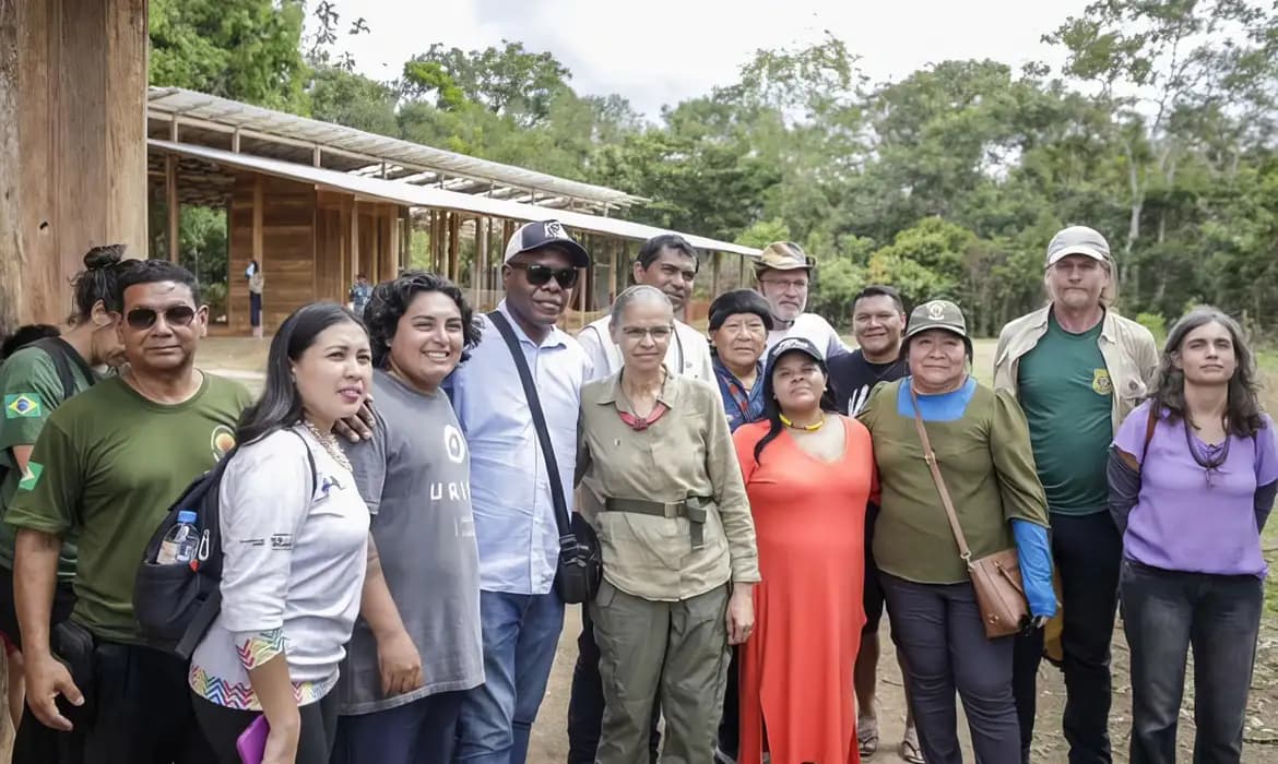 Ministros voltam à Terra Indígena Yanomami após reunião com Lula