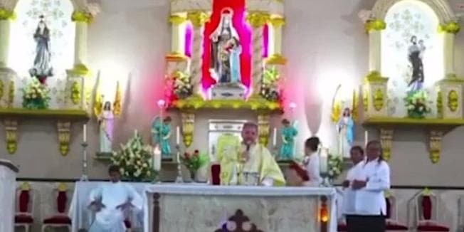 VÍDEO: “Deve ser um casal pobre”, diz padre sobre decoração de casamento em SE