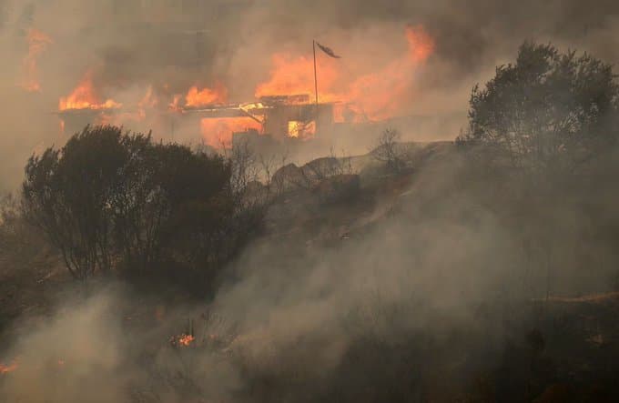 VÍDEO: Passa de 100 o número de vítimas do incêndio no Chile e país declara luto nacional
