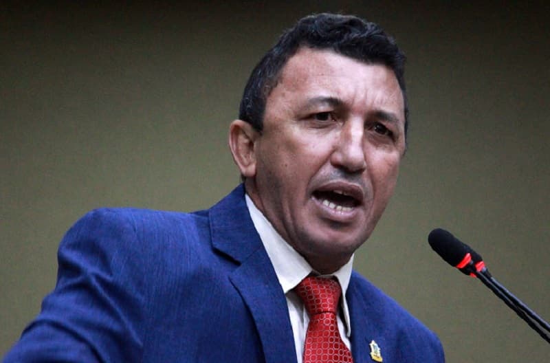 Sassá sai em defesa da prefeitura sobre obras na feira Santo Antônio: “Parem de papagaiada”