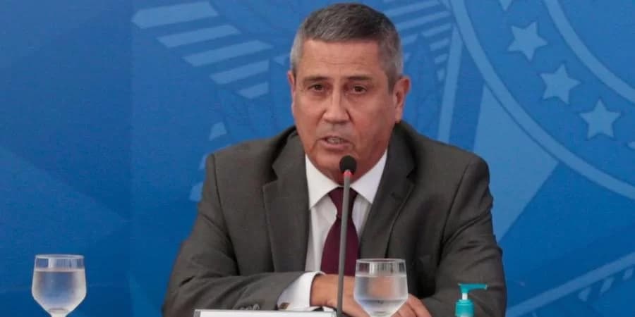 PL suspende salários de Braga Netto e Marcelo Câmara