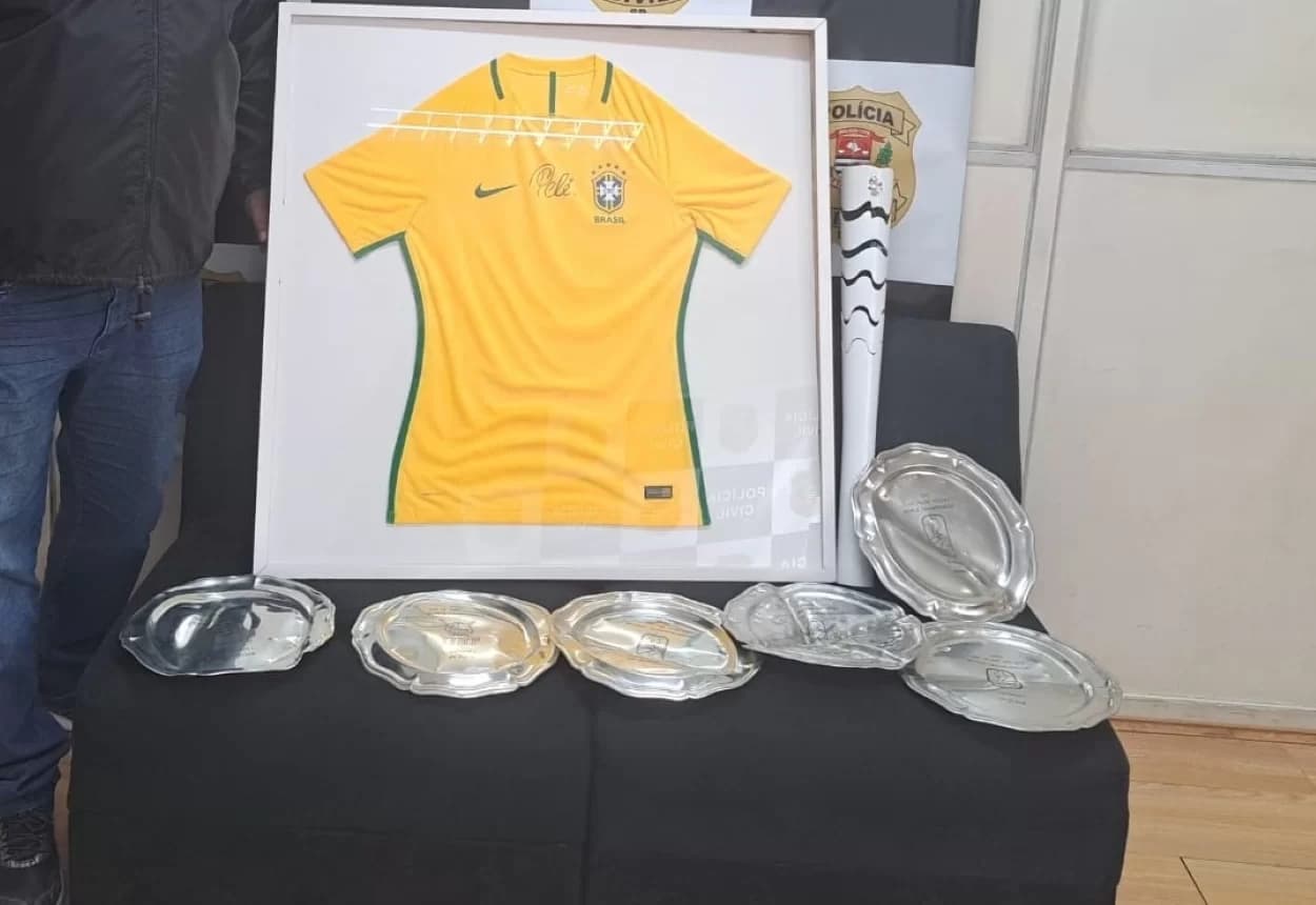 Polícia recupera camisa autografada por Pelé e outros objetos furtados no interior de SP