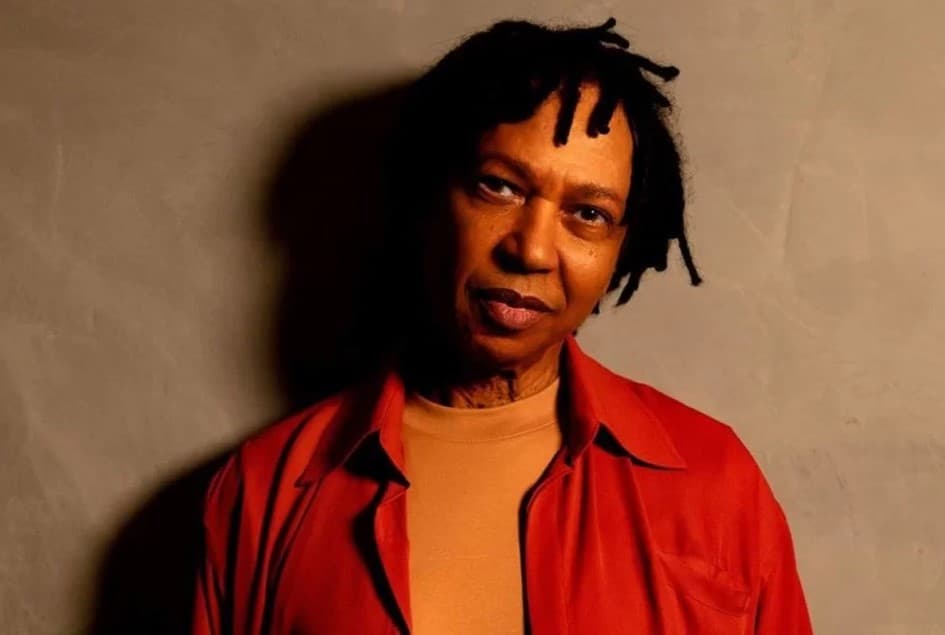 Equipe de Djavan se pronuncia após cantor realizar exames em hospital: “Ele está bem”