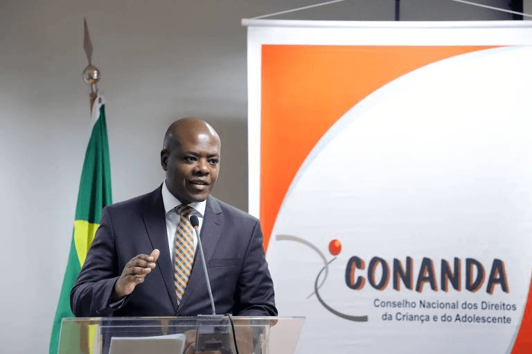 &#8220;É criminoso fazer movimento contra a vacinação de crianças&#8221;, diz ministro dos Direitos Humanos em resposta decisão de governador de MG