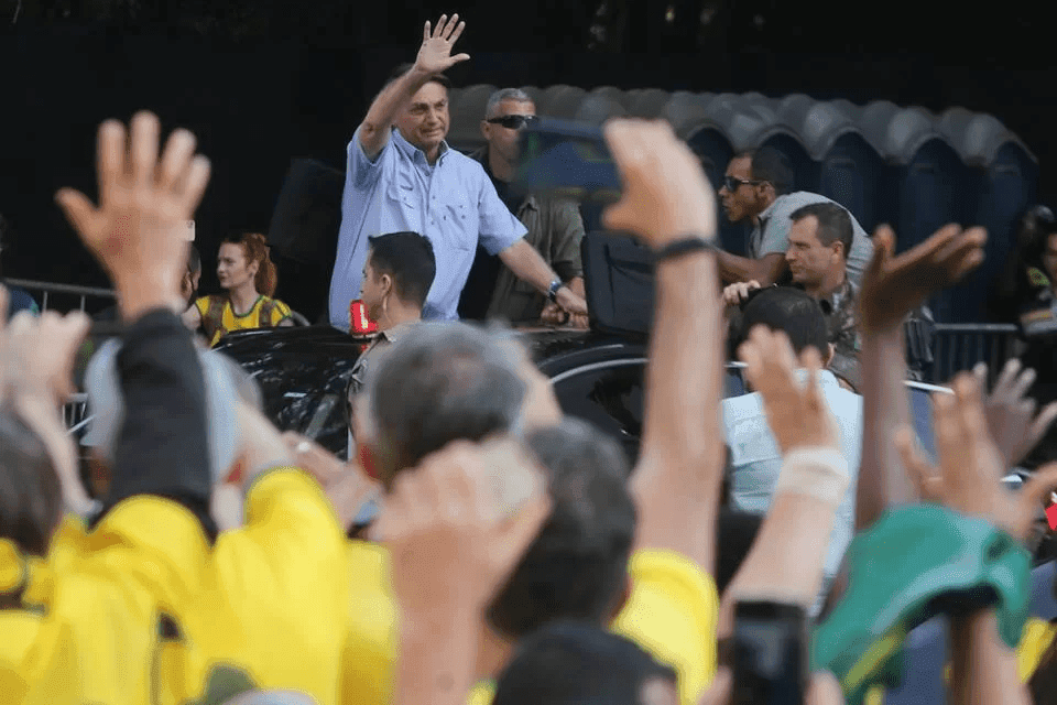 Bolsonaro convoca ato na Avenida Paulista: “Quero me defender”