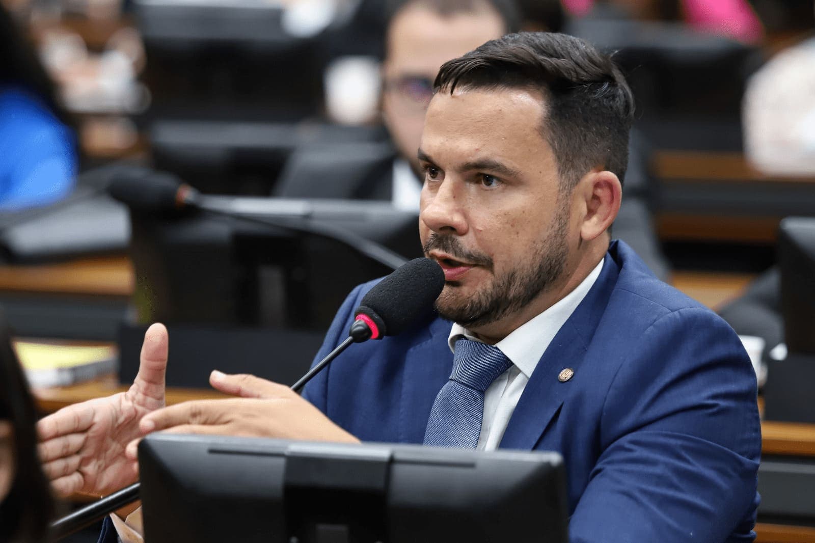 Alberto Neto sobre saidinhas: “Bandido não pode ter vez, já basta a Presidência da República”