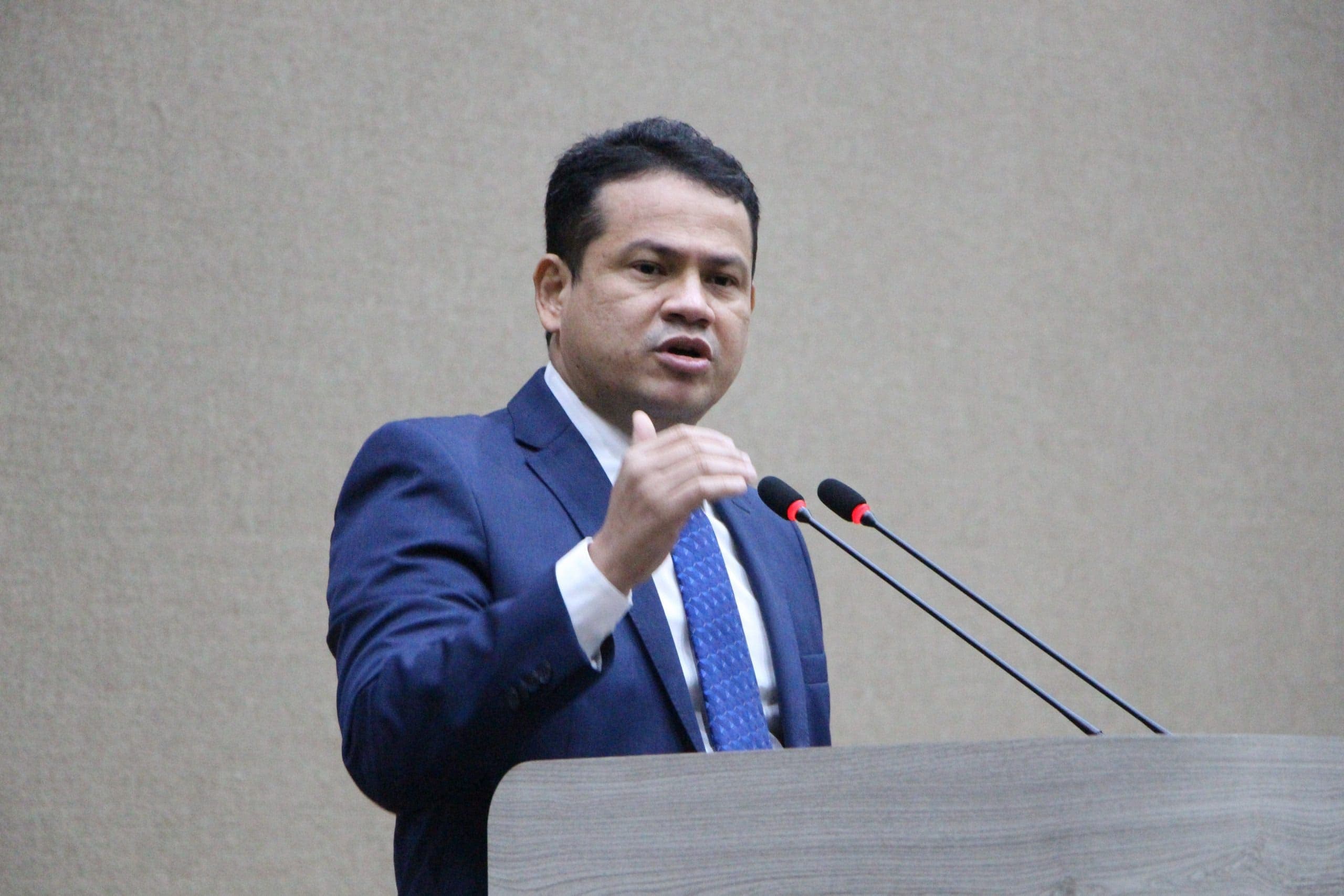 Vereador Alfaia critica apoio de Plínio Valério a Amom: “Lamentável apoiar um candidato de esquerda”