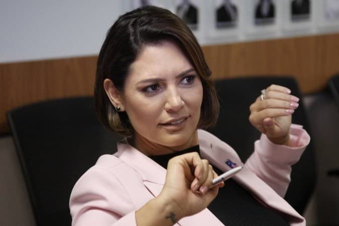 Michelle cancela turnê em igrejas dos EUA após Bolsonaro ser alvo de operação