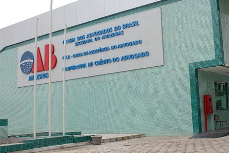 EXCLUSIVO: Mãe de adolescente estuprada por cantor de forró manifesta denúncia contra advogada na OAB-AM