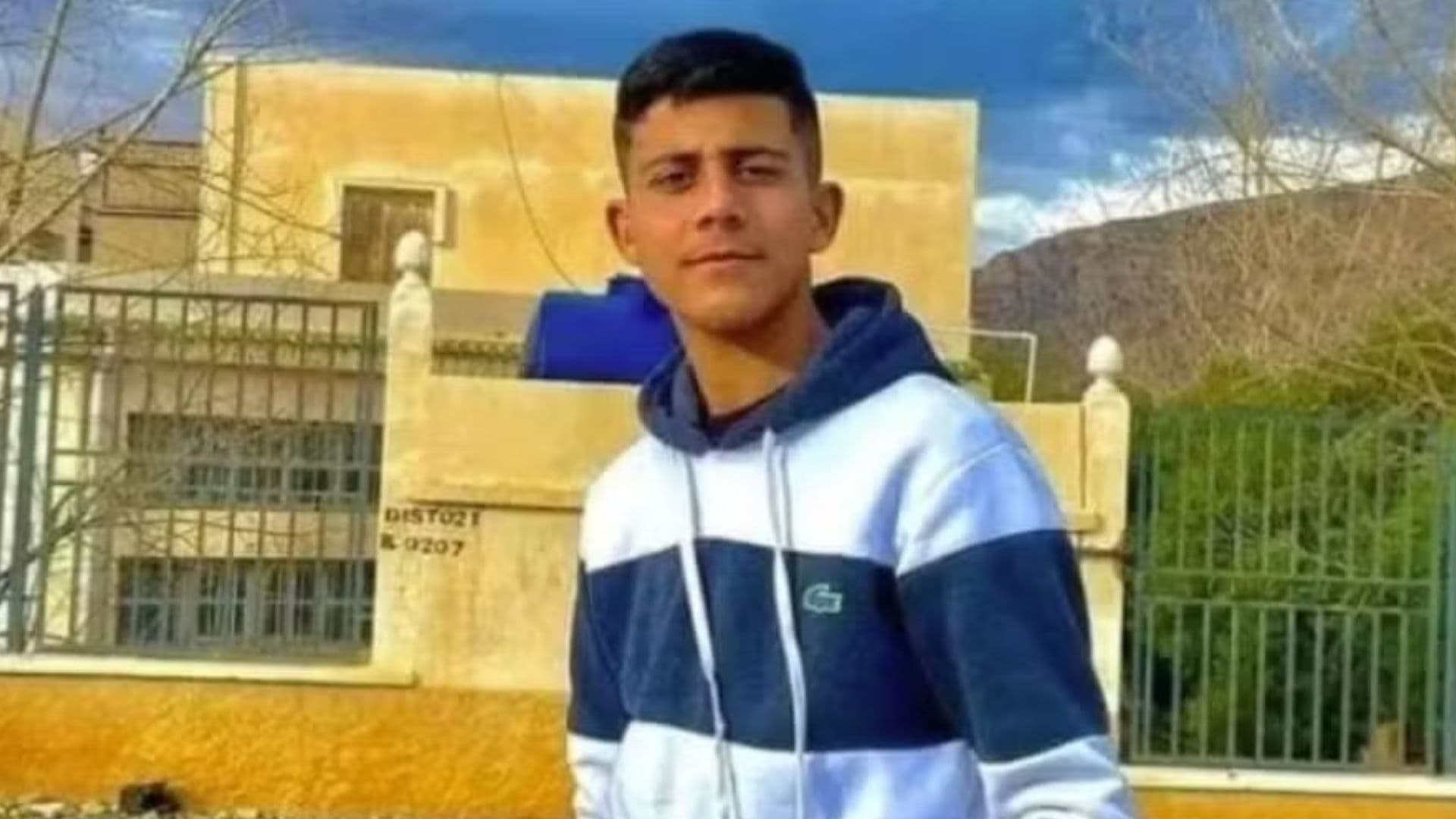 VÍDEO: Na Argélia, adolescente morre após receber chute durante partida de futebol