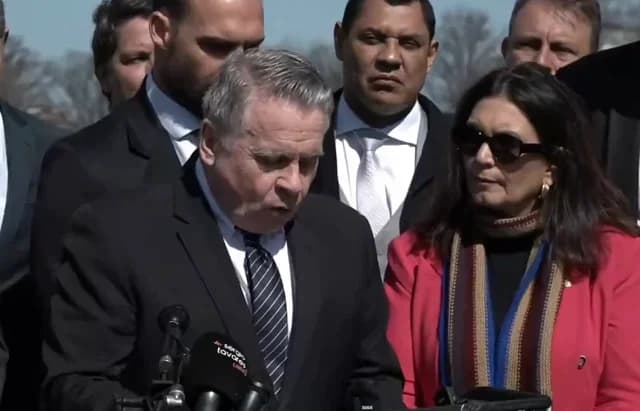 Deputado dos EUA cita Moraes e fala em perseguição a brasileiros