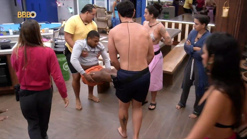 BBB 24: Davi passa mal e é levado ao confessionário