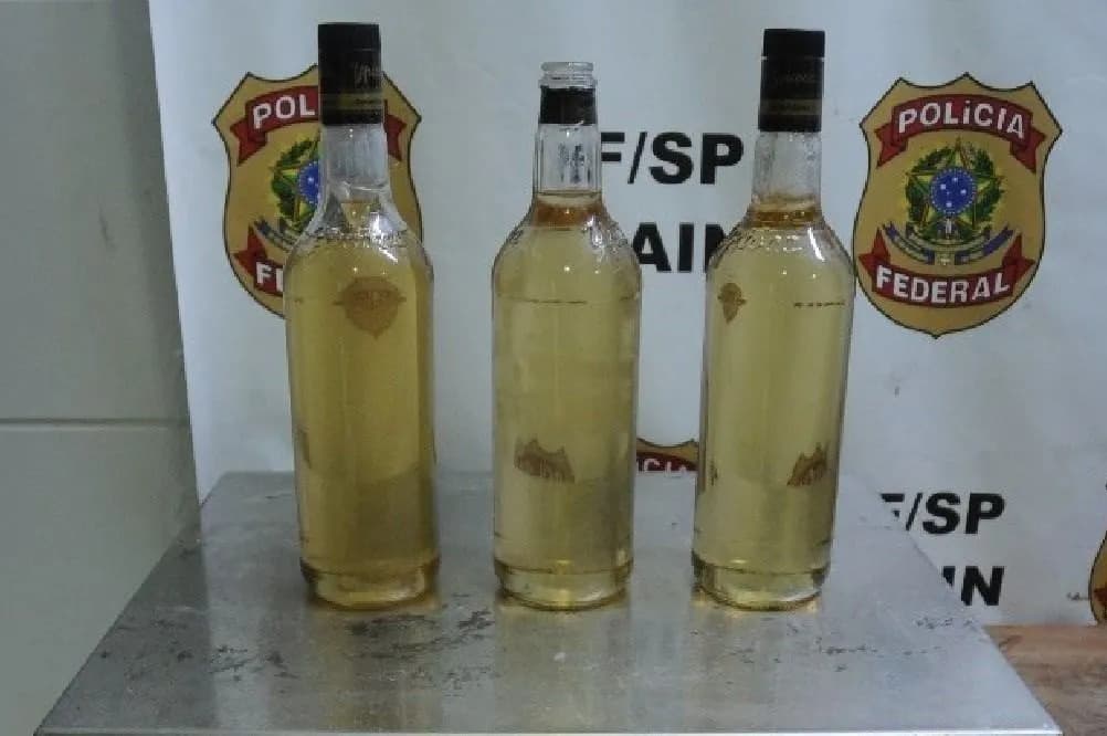 “Cachaça de cocaína”: Mulher é presa no aeroporto de Guarulhos com droga líquida