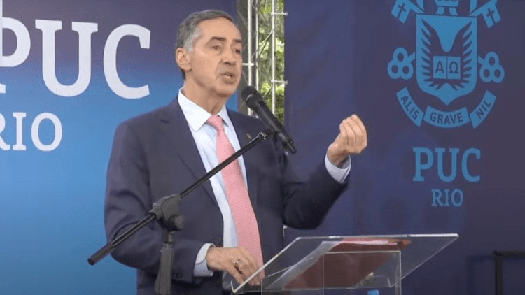 Ministro Barroso defende descriminalização do aborto: “Não adianta prender”