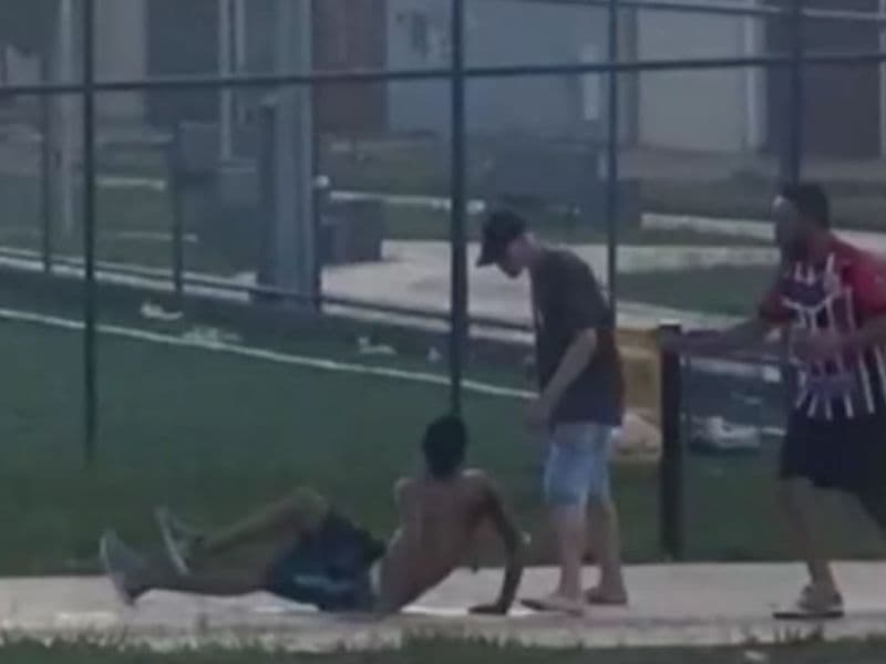 VÍDEO: briga termina com jovem morto com mais de 20 facadas em quadra em Goiás