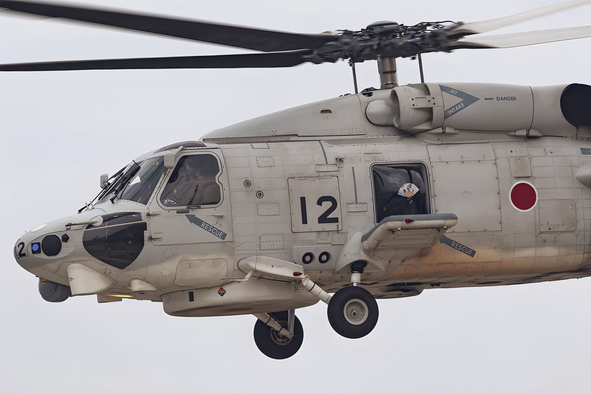 Helicópteros da Marinha japonesa caem no mar durante exercício de treinamento