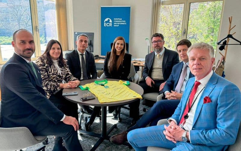 Débora Menezes acompanha comitiva de direita contra Judiciário brasileiro, na Europa