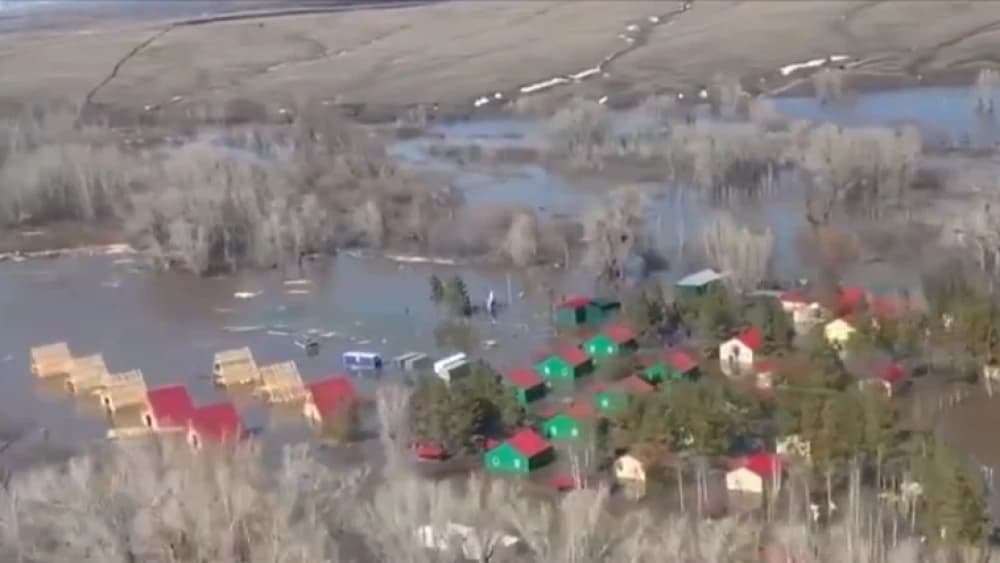 VÍDEO: Após rompimento de barragem, 4,5 mil pessoas são retiradas de casas na Rússia