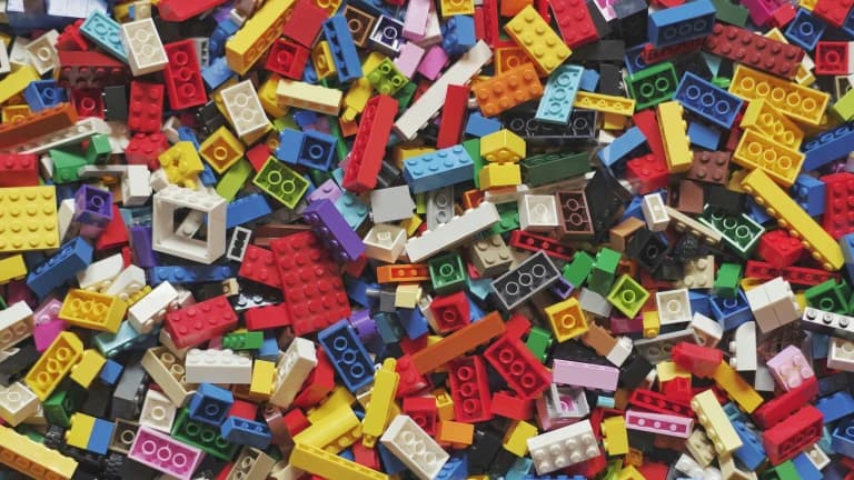 Casal dispara alarmes de lojas e furta R$ 61 mil em brinquedos Lego, na Nova Zelândia