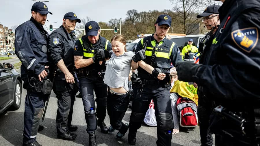 VÍDEO: Polícia da Holanda prende Greta Thunberg em manifestação pelo clima