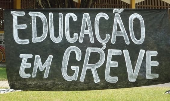 Servidores federais de educação iniciam greve na quarta-feira (3/4)